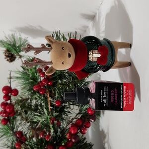 Bath & Body Works Festive Reindeer Wallflowers Plug & Frosted Cranberry Refill